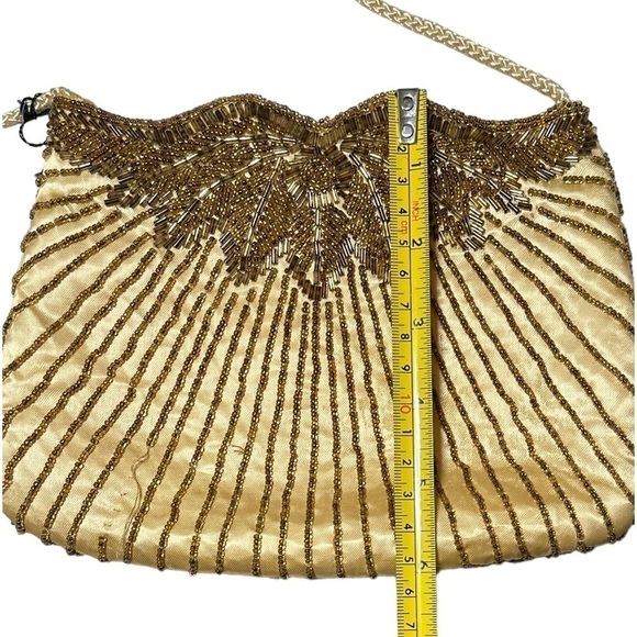 Vintage Le Regale Gold Beaded Cocktail Purse. Perfect for New Years🥂🎉🎊 - Picture 15 of 16